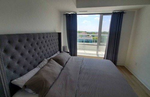 Sullivan Condo | Luxury 3 Bedroom, 2 Bathroom Condo with Parking