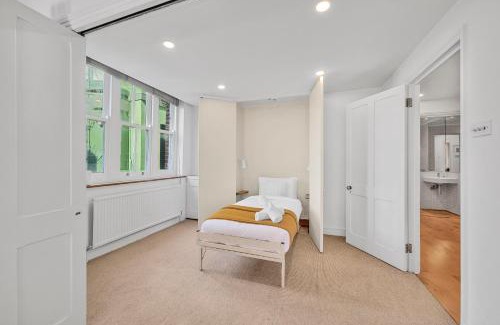 East Walworth Apartment | Luxury 3 Bedroom Apartment, Walk to West End, Covent Garden, China Town in Minutes