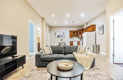 Chinatown Apartment | Luxury 3-bedroom in Center City Philadelphia- Walkable & Safe Neighborhood