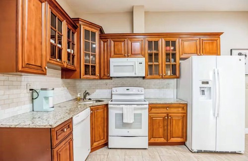 Chinatown Apartment | Luxury 3-bedroom in Center City Philadelphia- Walkable & Safe Neighborhood