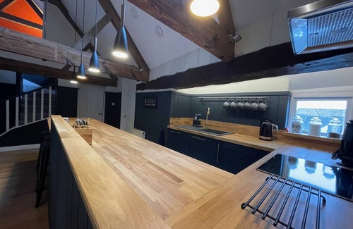 Stamford Apartment | Luxury 3 Bedroom Loft Apartment - Central Stamford