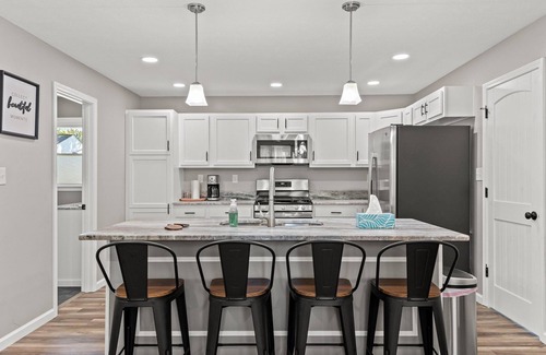 Nicholasville House | Luxury 3-bedroom house with WiFi, AC, Hottub.