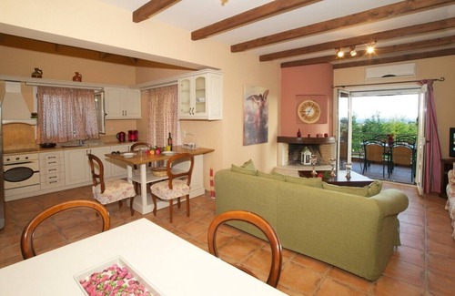 Kaligata Villa | Luxury 3 Bedroom Villa Located In Kaligata, with private pool, near the sea,WIFI