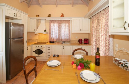 Kaligata Villa | Luxury 3 Bedroom Villa Located In Kaligata, with private pool, near the sea,WIFI