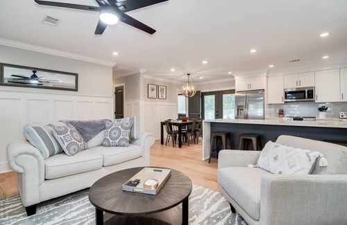 Augusta House | Luxury, 3bd Augusta Home in Quiet Culdesac w/fenced in yard