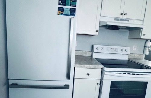 Bloomington House | Luxury 3BR Home Near IU & Downtown- – Deck, Dishwasher & In‑Unit Laundry