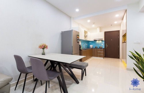 Phu Nhuan Apartment | Luxury 3Brs Apartment With Free Pick-Up Airport, Free Gym & Pool