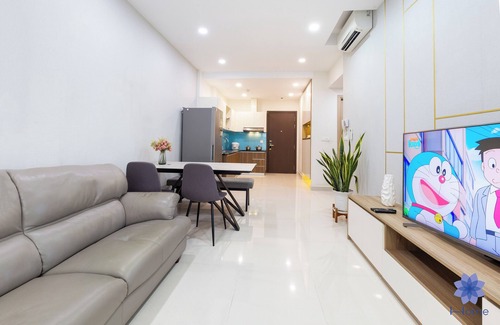 Phu Nhuan Apartment | Luxury 3Brs Apartment With Free Pick-Up Airport, Free Gym & Pool