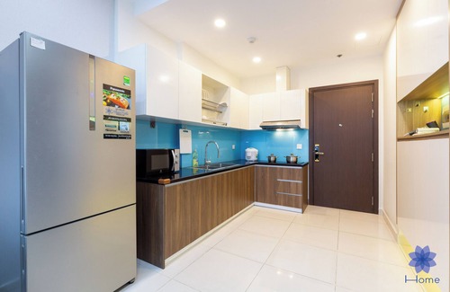 Phu Nhuan Apartment | Luxury 3Brs Apartment With Free Pick-Up Airport, Free Gym & Pool