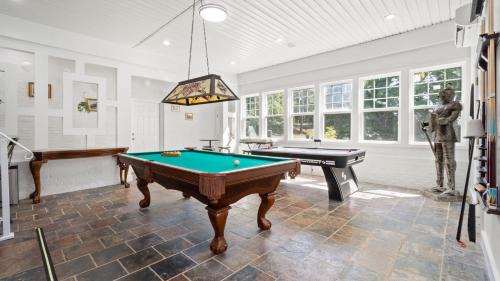 Fort Lawn House | Luxury 4-Acre Lakefront Getaway-Hot Tub, Private Dock, Paddleboards, Pool Table & Karaoke!