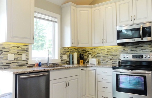 Shelbyville House | Luxury 4 bed, 2.5 bath Gun Lake Waterfront Home w/paddleboards/kayaks, free wifi