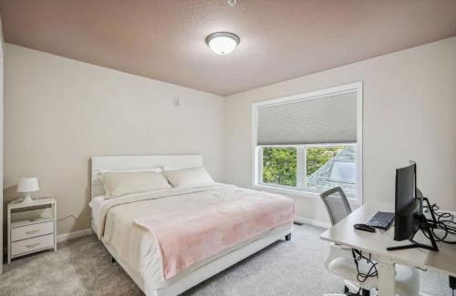 Lowry Hill East House | Luxury 4 Bed 5 Bath Penthouse with Rooftop Downtown Views