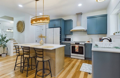 Olean House | Luxury 4-Bed Full Home with Deck