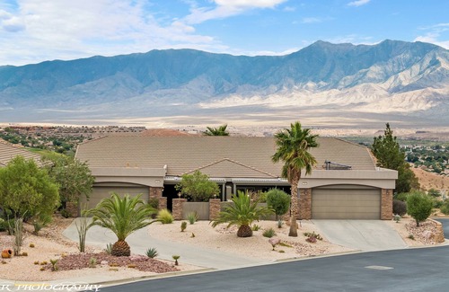 Mesquite House | Luxury, 4+ Bedroom, 4 Bath Home on Golf Course with the Best View in Mesquite!