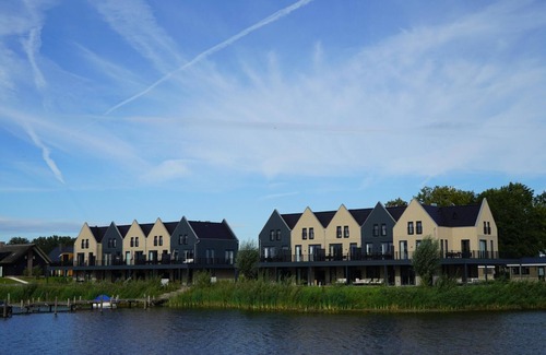 Windesheim House | Luxury 4-bedroom apartment with balcony