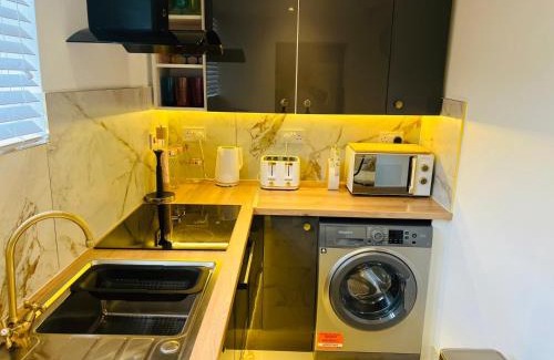 Luton Apartment | Luxury 4 Bedroom Apartment