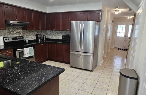 Hurontario House | luxury 4-bedroom Mississauga home