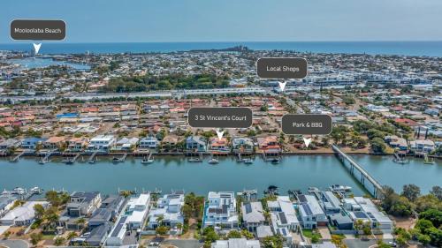 Minyama House | Luxury 4 bedroom waterfront holiday home on the Sunshine Coast