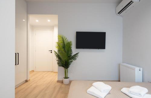 Piraeus Apartment | Luxury 4 Bedrooms Apartment Near Flisvos Marina