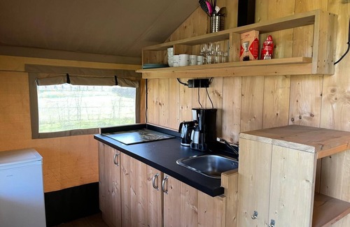 Hensbroek Cottage | Luxury 4-person safari tent on Landgoed de Leijen