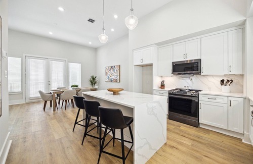 Spring Branch Central House | Luxury 4-Story, Rooftop Deck in Houston