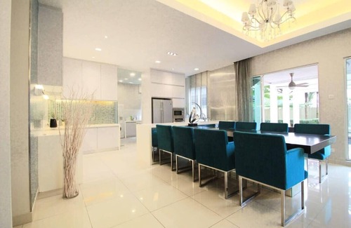 Cheras House | Luxury 4BR Oasis with Gazebo, Your Perfect Retreat