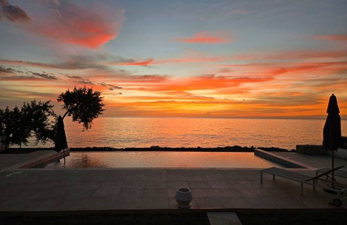Whitehouse Villa | Luxury 4BR Oceanfront Villa in Whitehouse: Large Pool, Chef, Private Sea Access