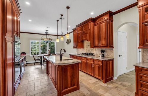 Stony Point Villa | Luxury 5-Bdrm Getaway Near West Point