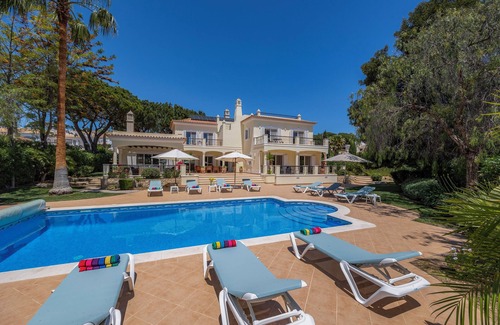 Vale do Garrao Villa | Luxury 5 bed villa in Dunas Douradas 10 min walk from beach and restaurants