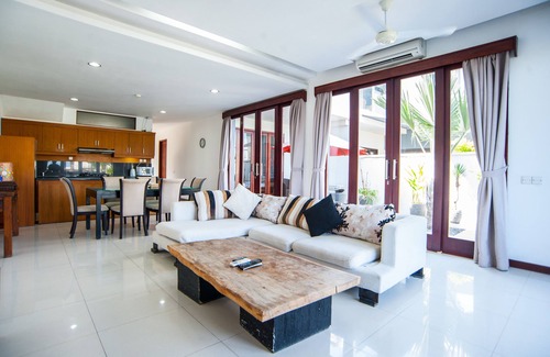 Keramas Villa | Luxury 5 Bedroom Beachfront Villa