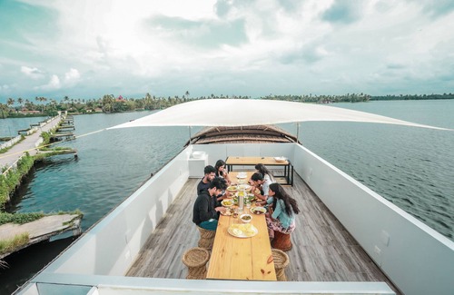 Anantha Narayanapuram Boat Rental | Luxury 5 bedroom boat house with open deck