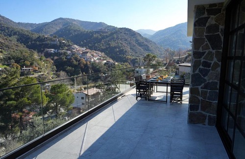 Kalopanayiotis House | Luxury 5-Bedroom Chalet Kalopanayiotis