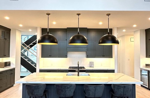 Gravenhurst Cottage | Luxury 5-bedroom cottage in tranquil Muskoka with WiFi, AC, fitness room