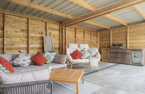 Glandyfi Cottage | Luxury 5-Bedroom Cottage With Hot Tub