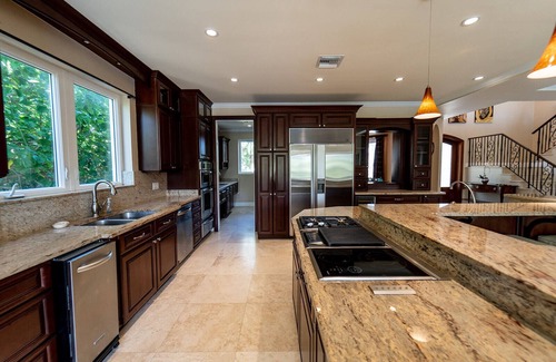 Grand Cayman House | Luxury 5 bedroom Home with pool in Yacht Club near Seven Mile Beach