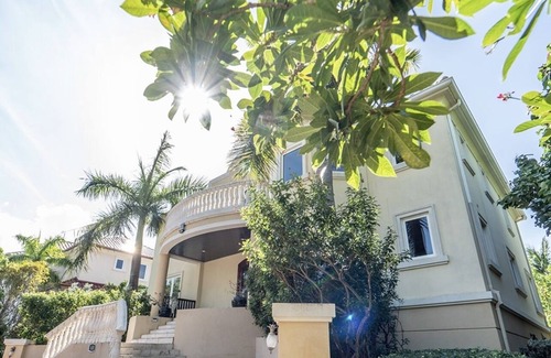 Grand Cayman House | Luxury 5 bedroom Home with pool in Yacht Club near Seven Mile Beach