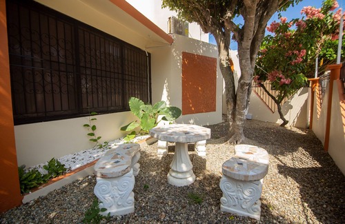 Punal House | Luxury 5 Bedroom House 10 Mins From Airport