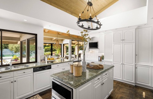 North Tustin House | Luxury 5-bedroom OC estate with tennis court, pickleball near Disneyland