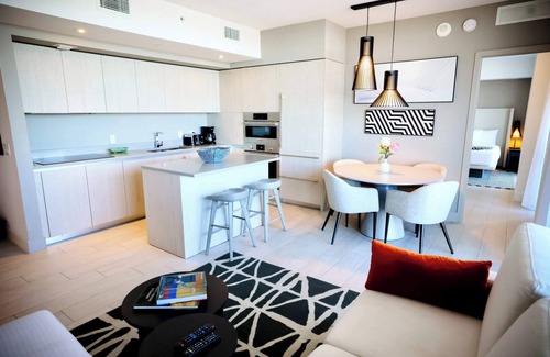 Hollywood South Central Beach Condo | Luxury 5-Bedroom Sky Retreat | Resort & Valet INCLUDED | Sleeps 14
