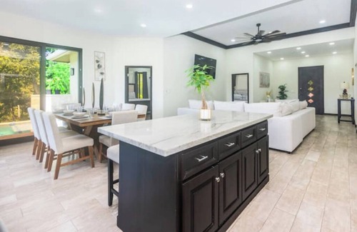 Antoneys Cay Villa | Luxury 5-bedroom villa in west end Roatan with pool
