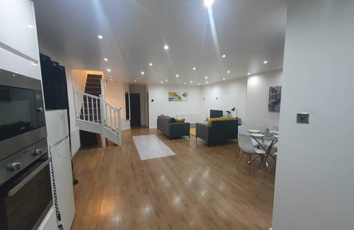 Luton House | Luxury 5 - New Bedroom Chalet