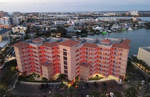 Clearwater Beach Apartment | Luxury 5 Star Waterfront Condo 3 Bdr 2 Bath Pool Hot-Tub Panoramic Gulf and Intracoastal Waterway Views