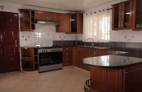 Athi River House | Luxury 5BR Bungalow with Private Pool near JKIA – Greenpark, Athi River