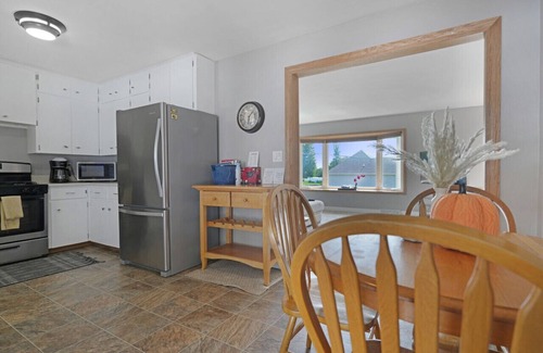 Waterloo House | Luxury 5BR w/Pool & Hot Tub near Theme/Water Park