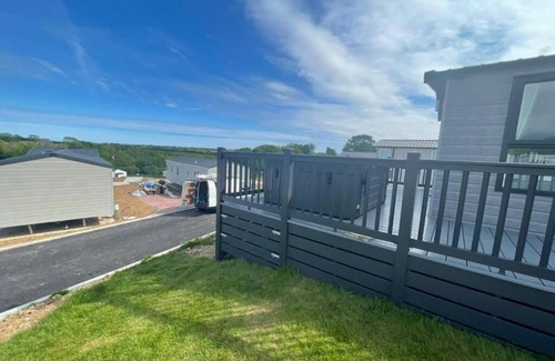 Grampound Cabin | Luxury 6 Bed Lodge with Hot tub