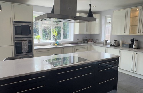 Northwood House | Luxury 6 bedroom, beautiful spacious holiday home close to Northwood & Moor Park