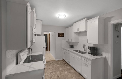 Ferguson House | Luxury 6-Bedroom House in Saint Louis