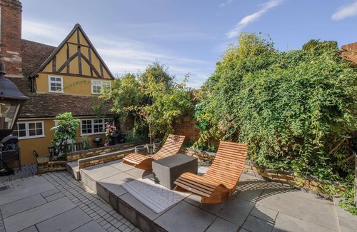 Saffron Walden Cabin | Luxury 8 Bed Manor House Hot Tub Cinema Room Skytv