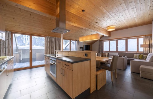 Buerserberg Apartment | Luxury 8-person apartment in the holiday park Landal Brandnertal