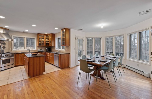 Chester Villa | Luxury 9BR Retreat w/Pool & Hot Tub